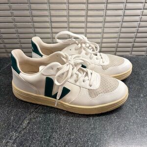 V10 veja sneakers - green and white